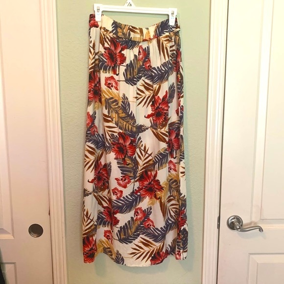 White Tropical Print Belted Button Down Slit Maxi Skirt - Picture 5 of 9